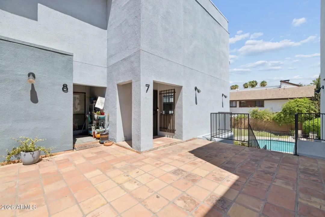Real Estate Picture 3