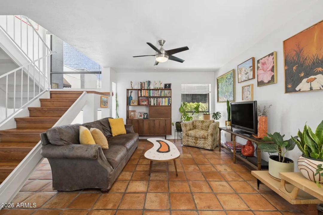 Real Estate Picture 4