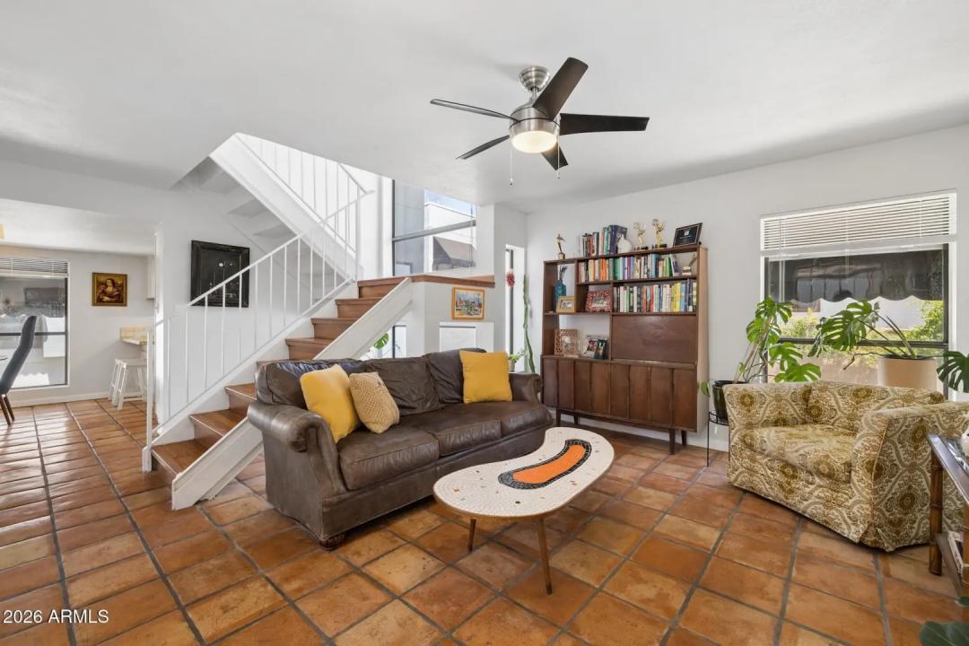 Real Estate Picture 5