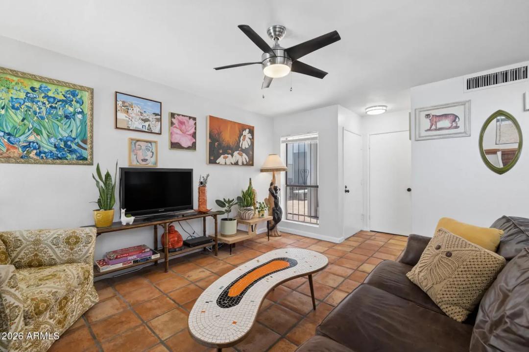 Real Estate Picture 8