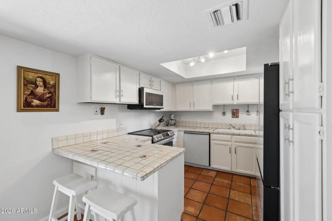 Real Estate Picture 12