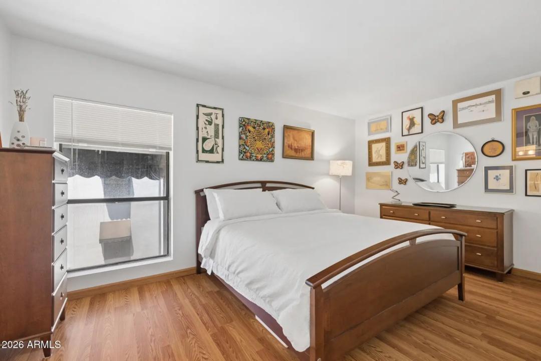 Real Estate Picture 24
