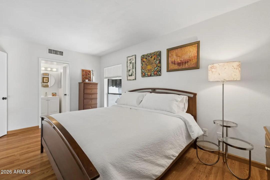 Real Estate Picture 25