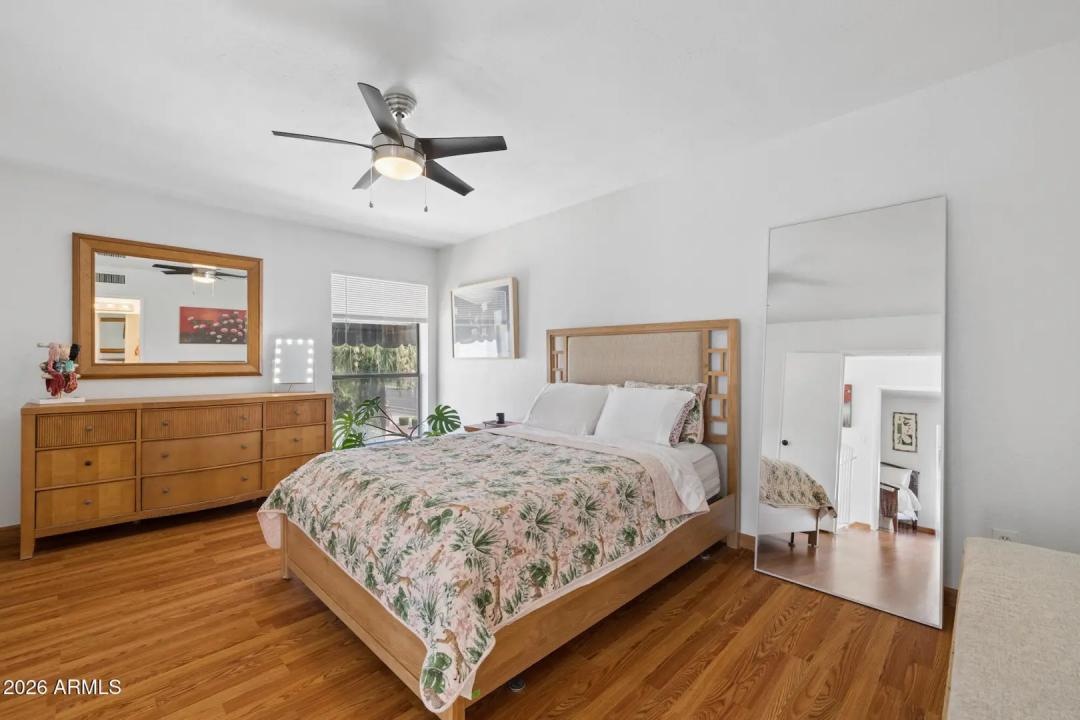 Real Estate Picture 4