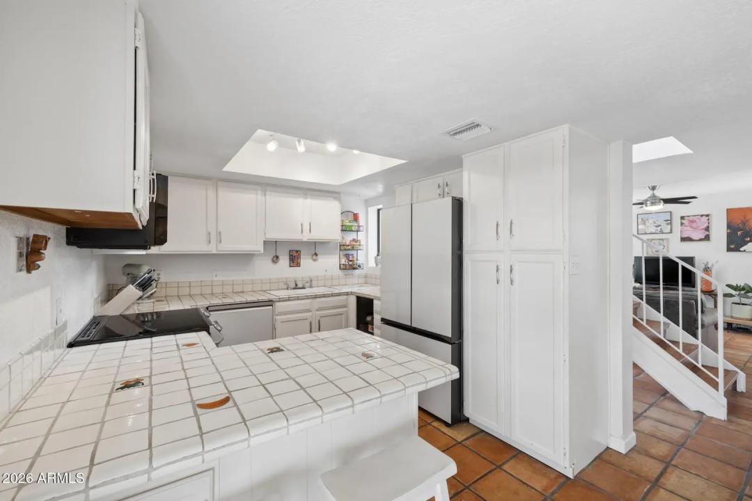 Real Estate Picture 3