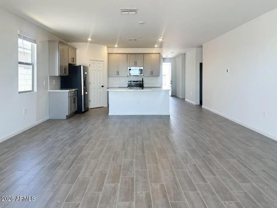 Real Estate Picture 3