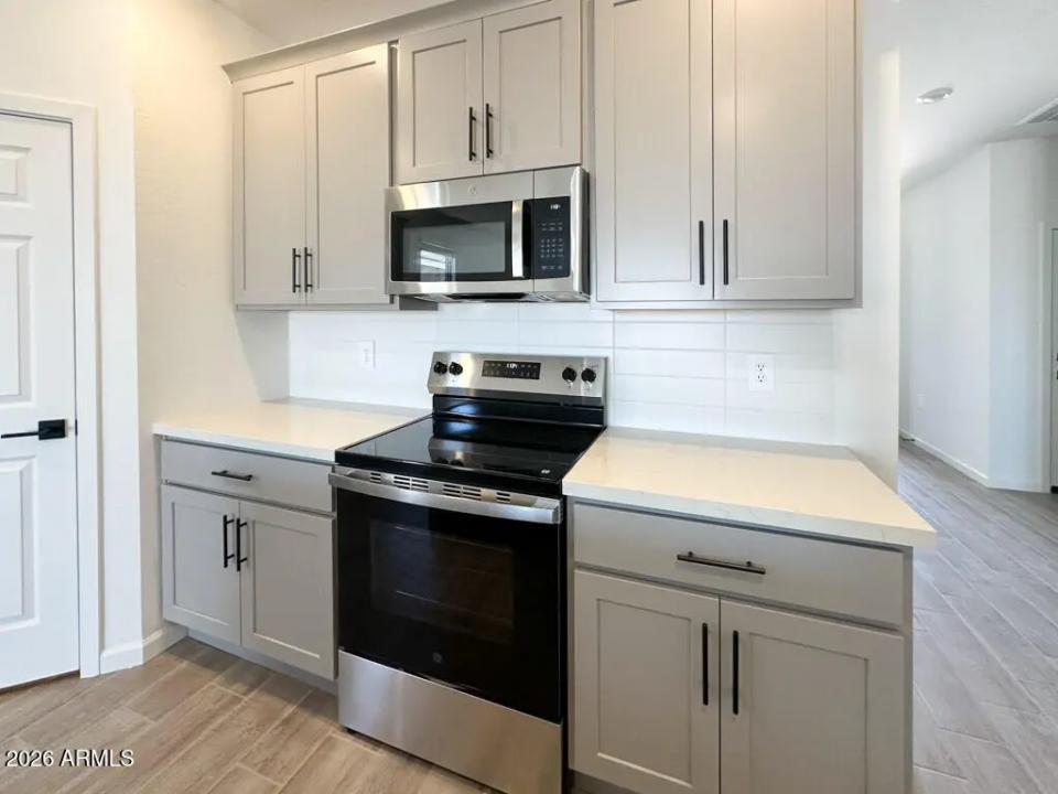 Real Estate Picture 5