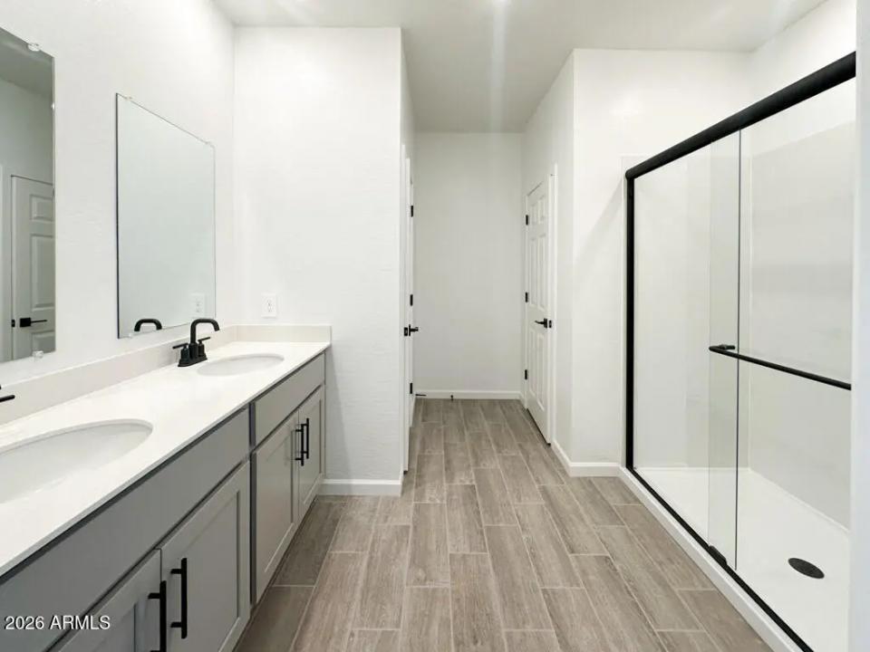 Real Estate Picture 6