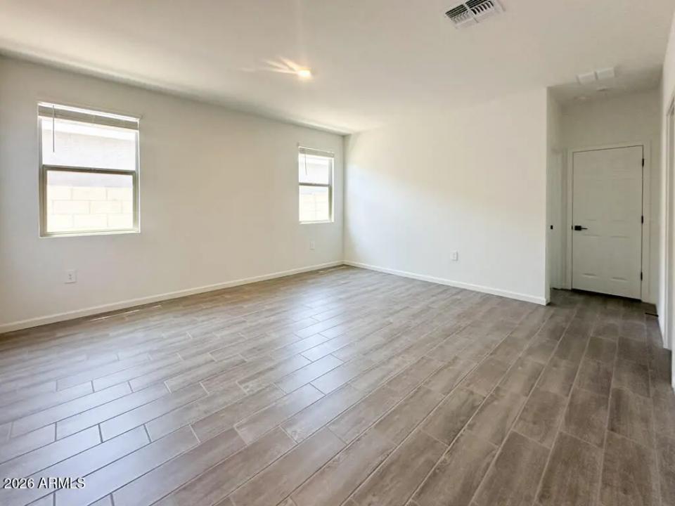 Real Estate Picture 8