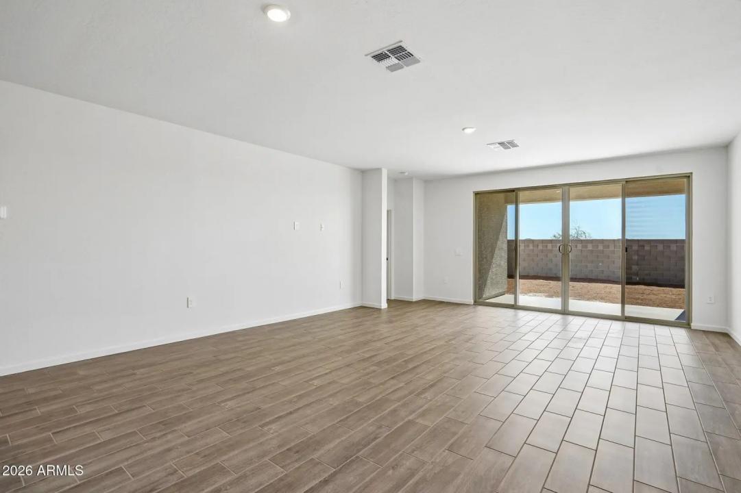 Real Estate Picture 5