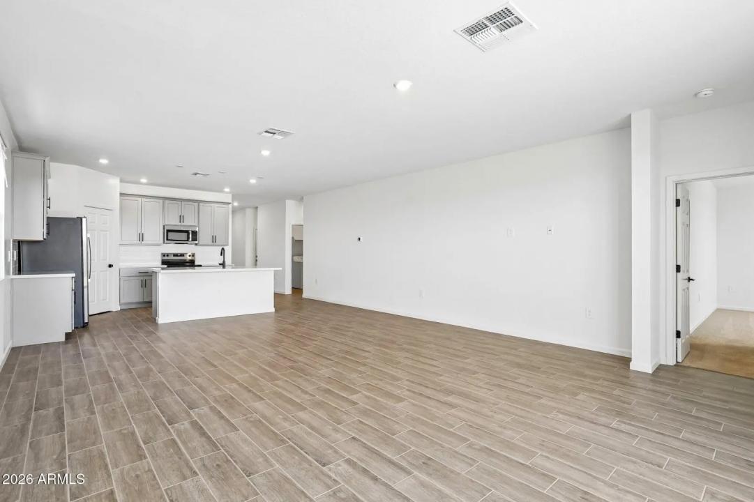 Real Estate Picture 7