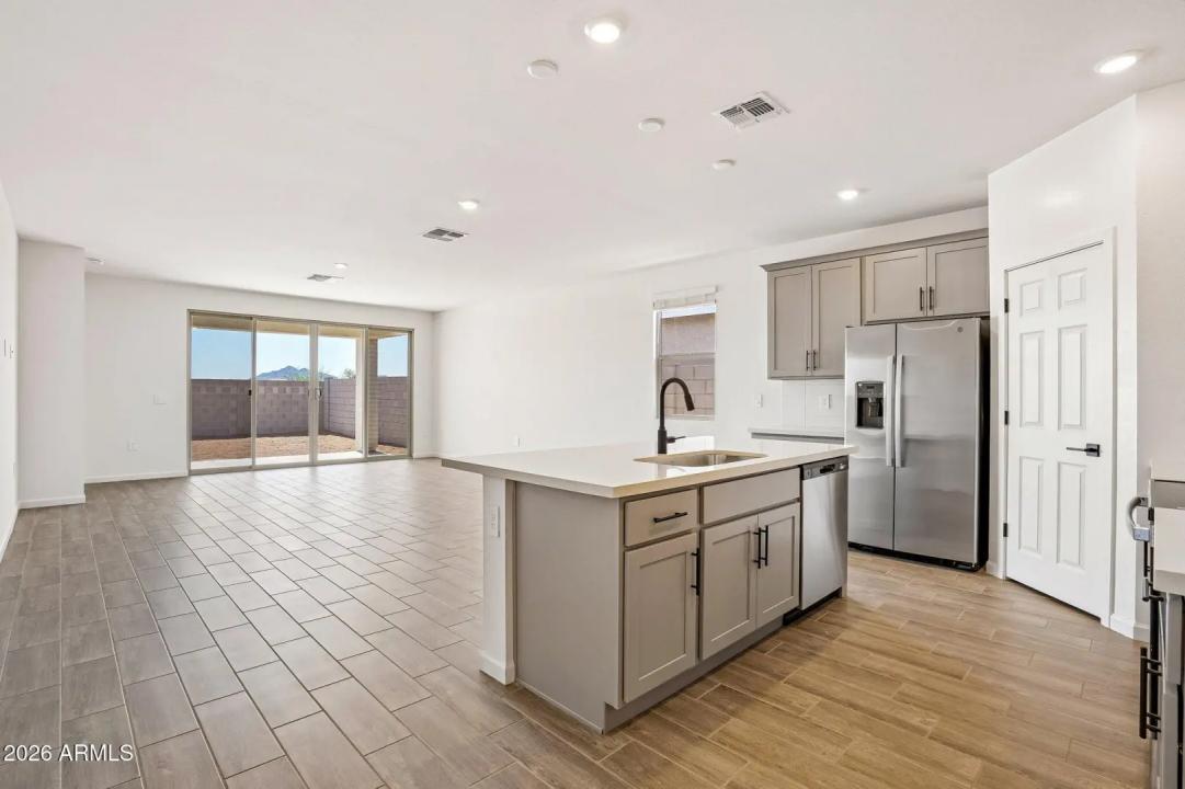 Real Estate Picture 8