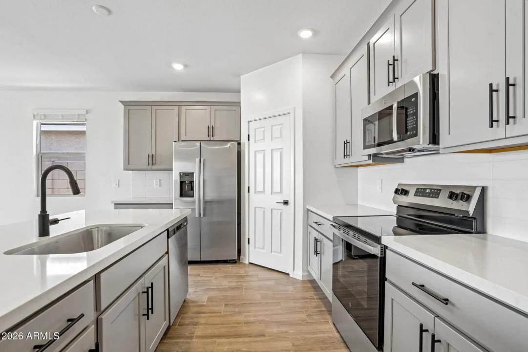 Real Estate Picture 9