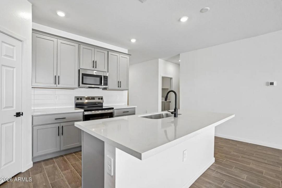 Real Estate Picture 11