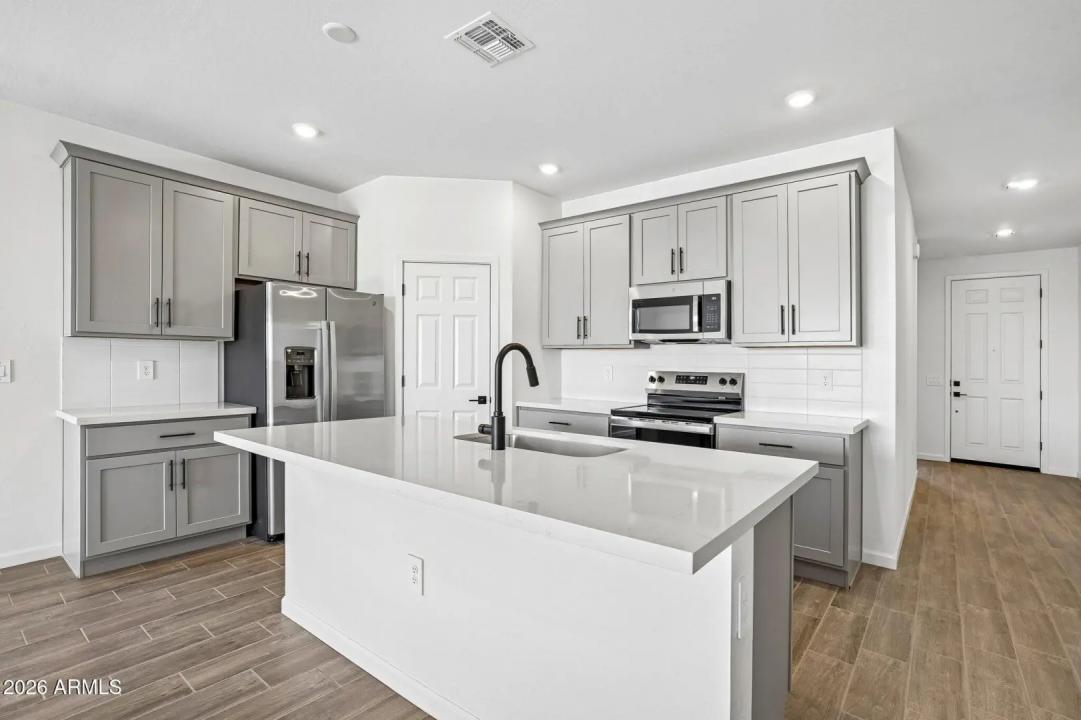 Real Estate Picture 12
