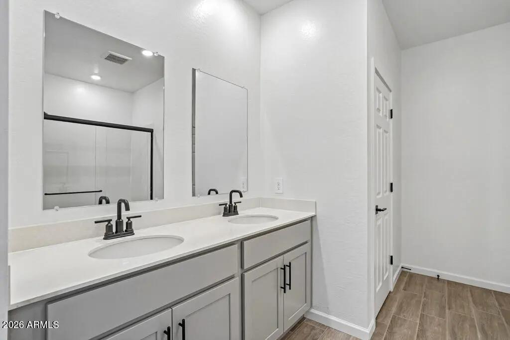 Real Estate Picture 24