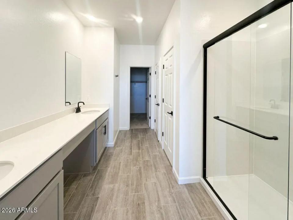 Real Estate Picture 8