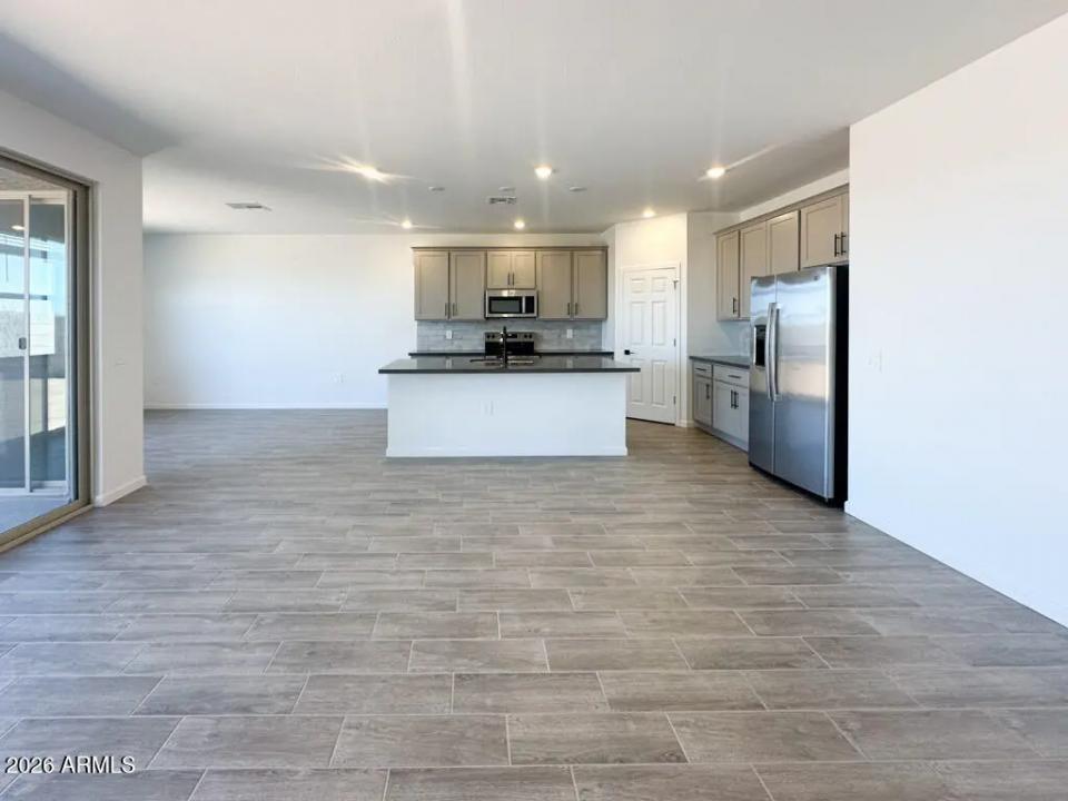 Real Estate Picture 3
