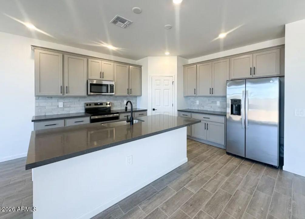 Real Estate Picture 4