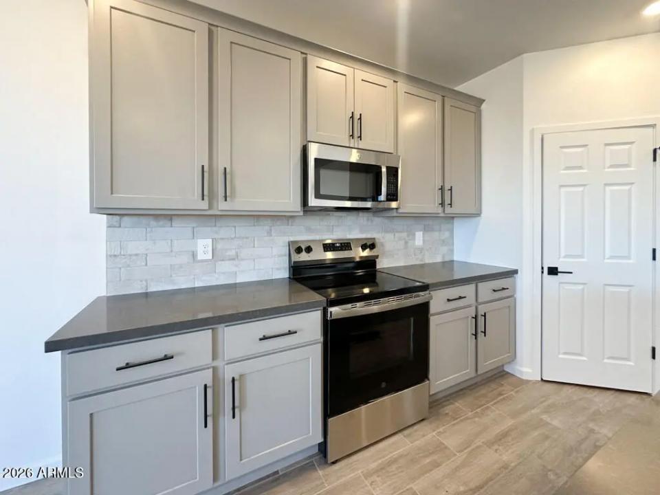 Real Estate Picture 5