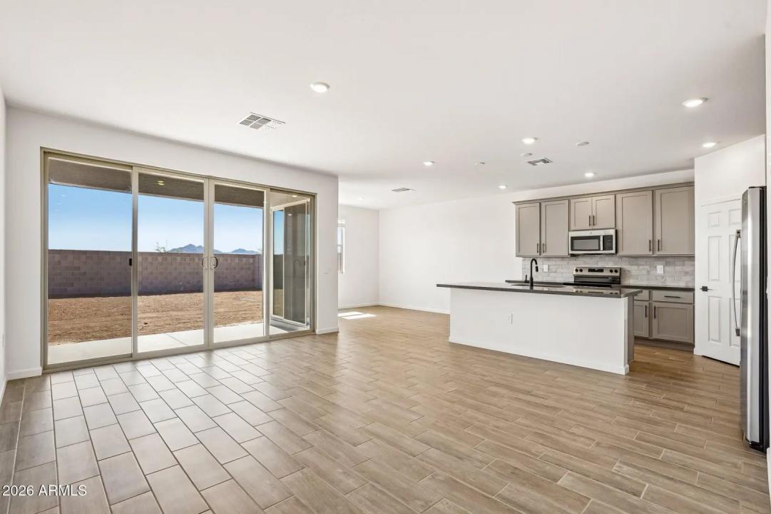 Real Estate Picture 4
