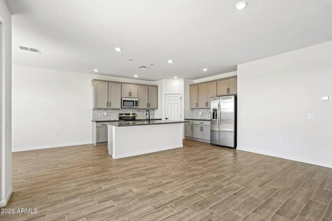Real Estate Picture 5