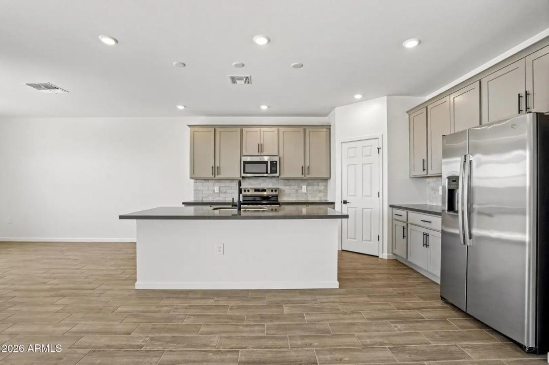 Real Estate Picture 8