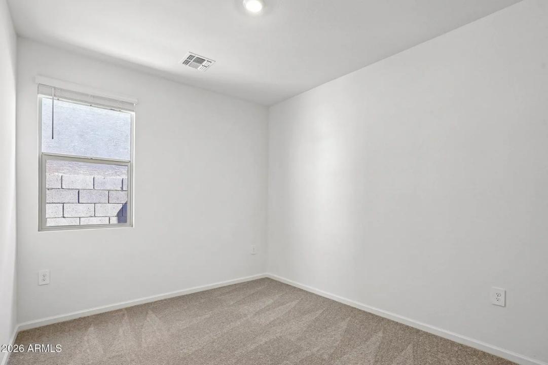 Real Estate Picture 12
