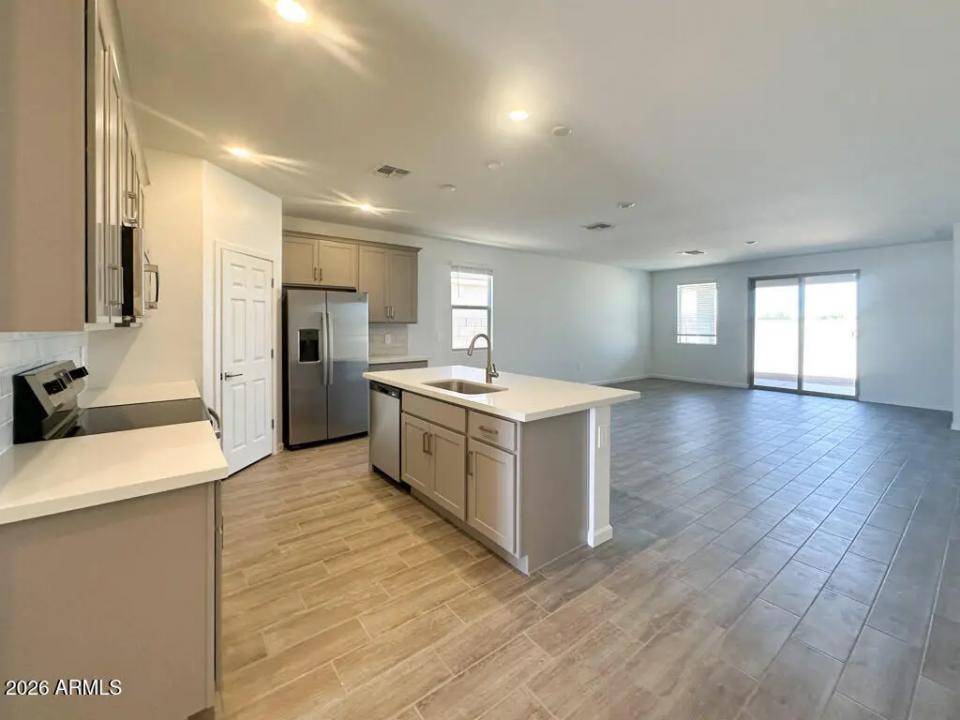 Real Estate Picture 5