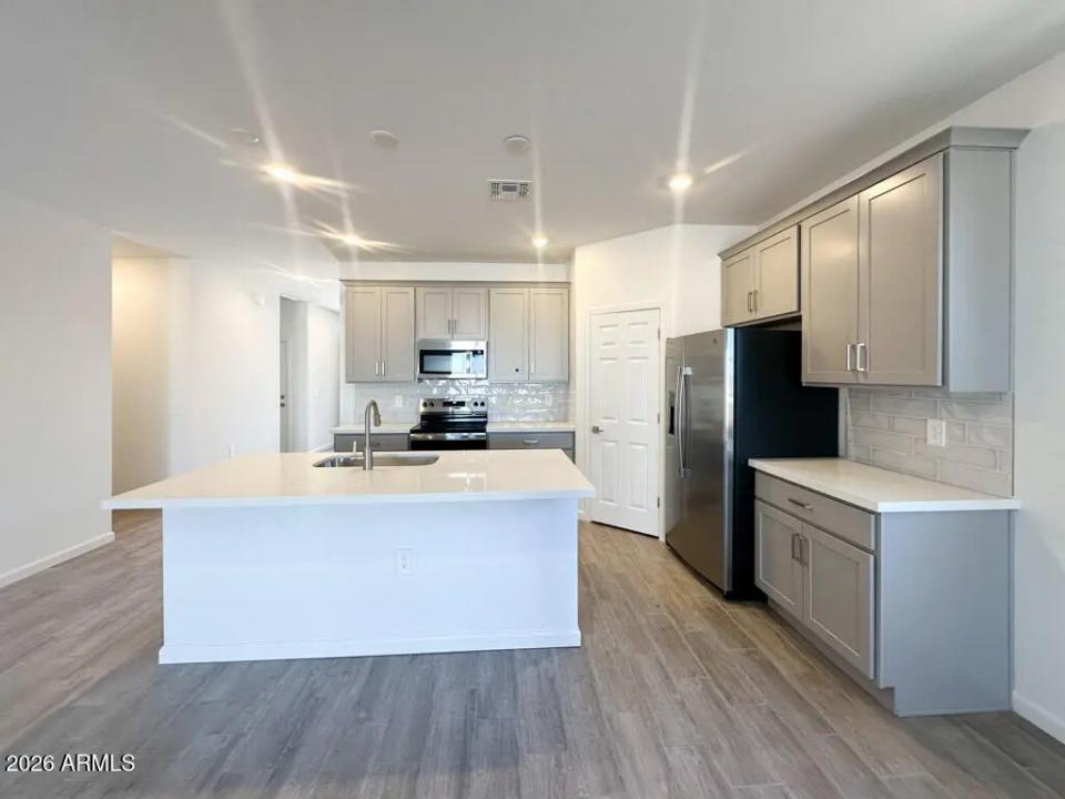 Real Estate Picture 6