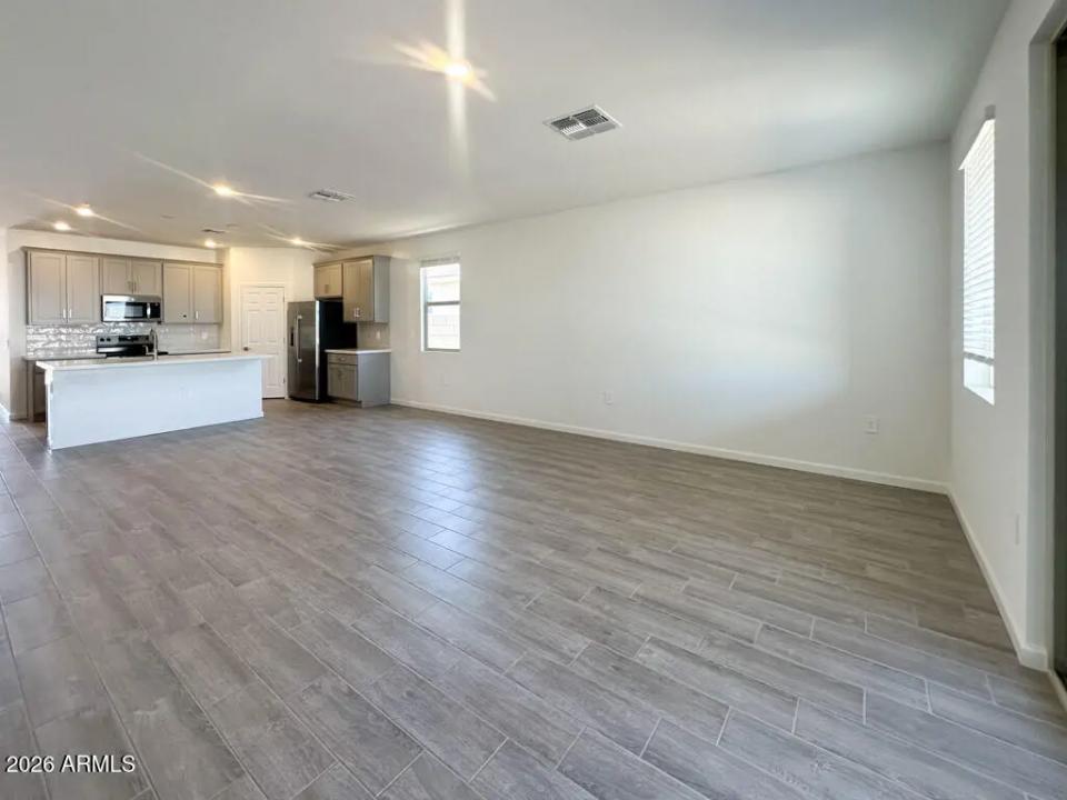 Real Estate Picture 8