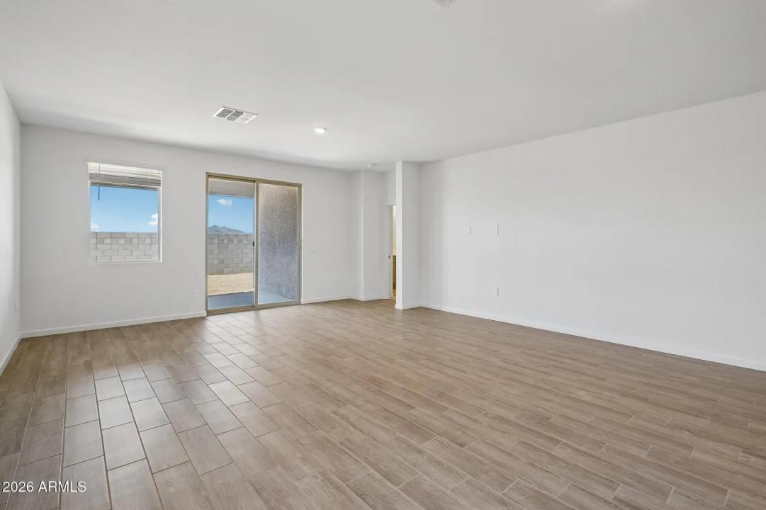 Real Estate Picture 5
