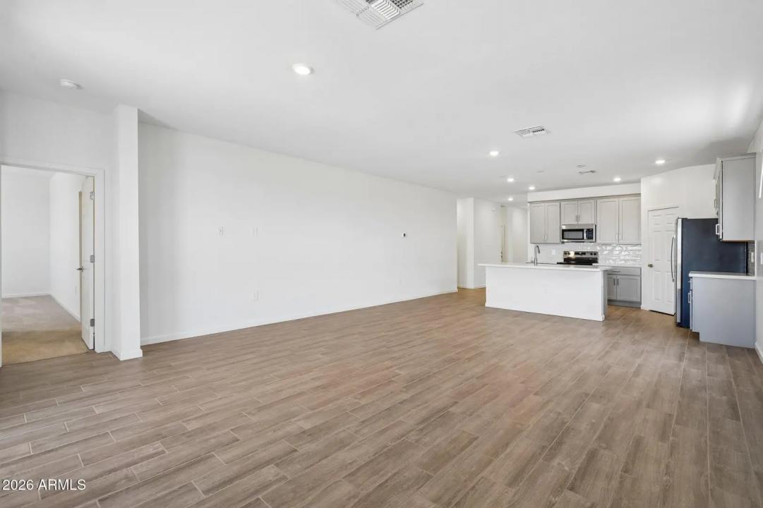 Real Estate Picture 6