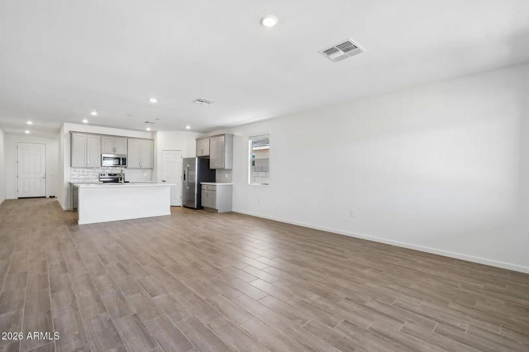 Real Estate Picture 7