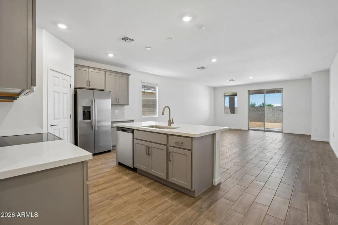 Real Estate Picture 8