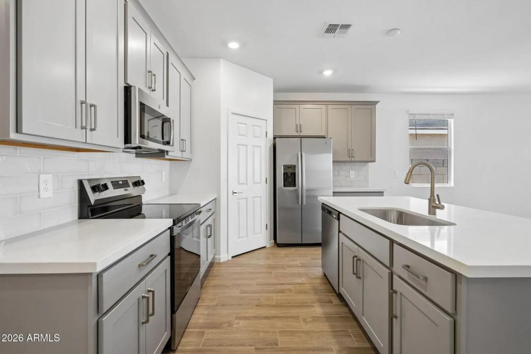 Real Estate Picture 9