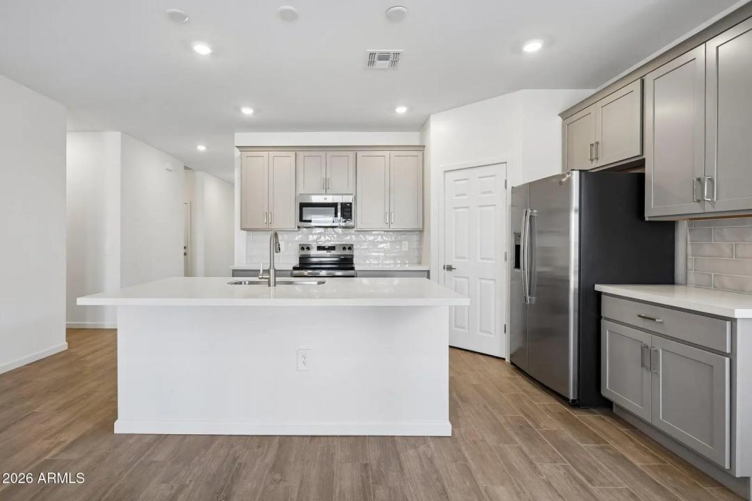 Real Estate Picture 11