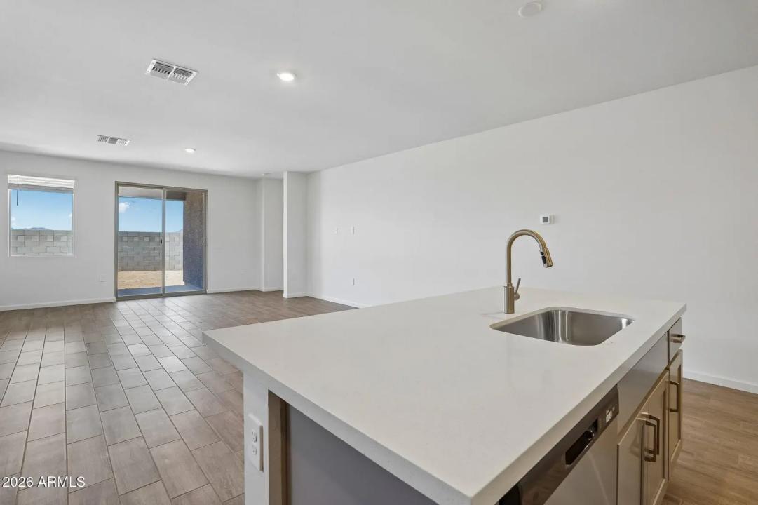 Real Estate Picture 12