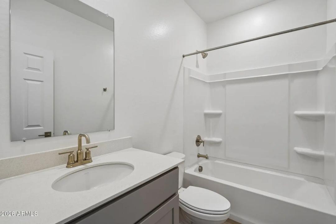 Real Estate Picture 14