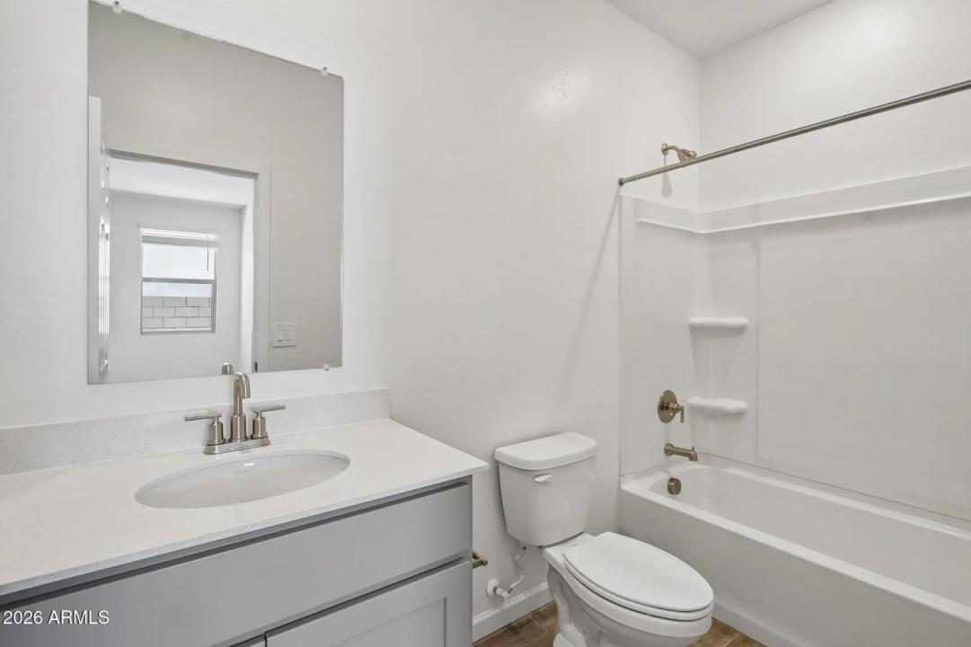 Real Estate Picture 17