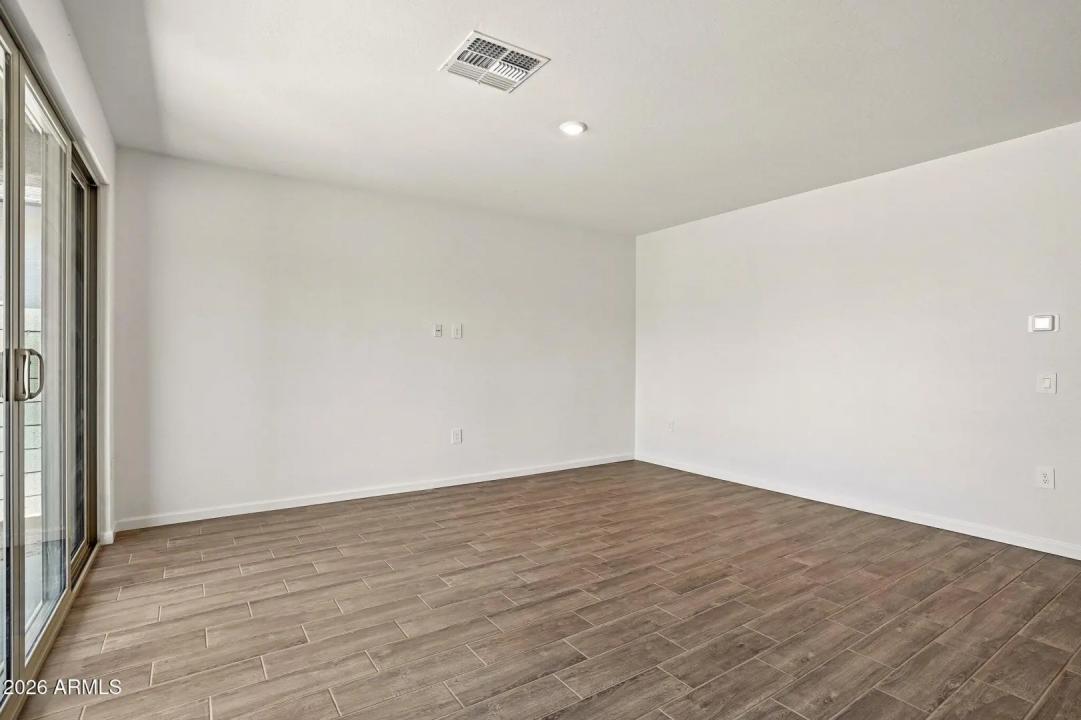 Real Estate Picture 7