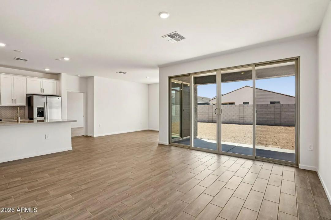 Real Estate Picture 8