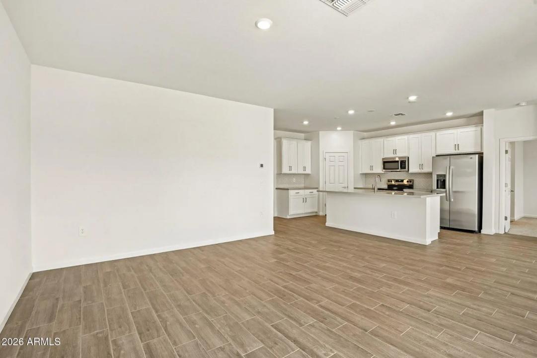 Real Estate Picture 9