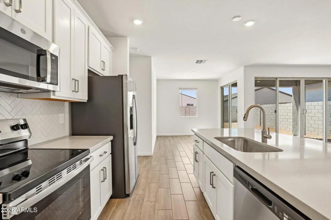 Real Estate Picture 12