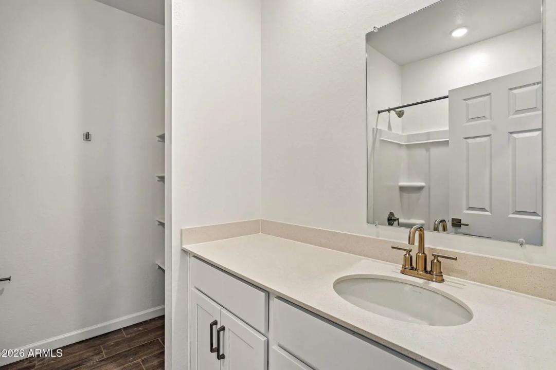 Real Estate Picture 16