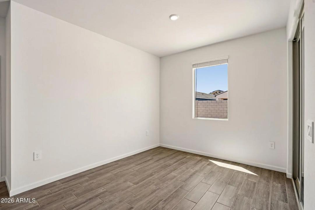 Real Estate Picture 20