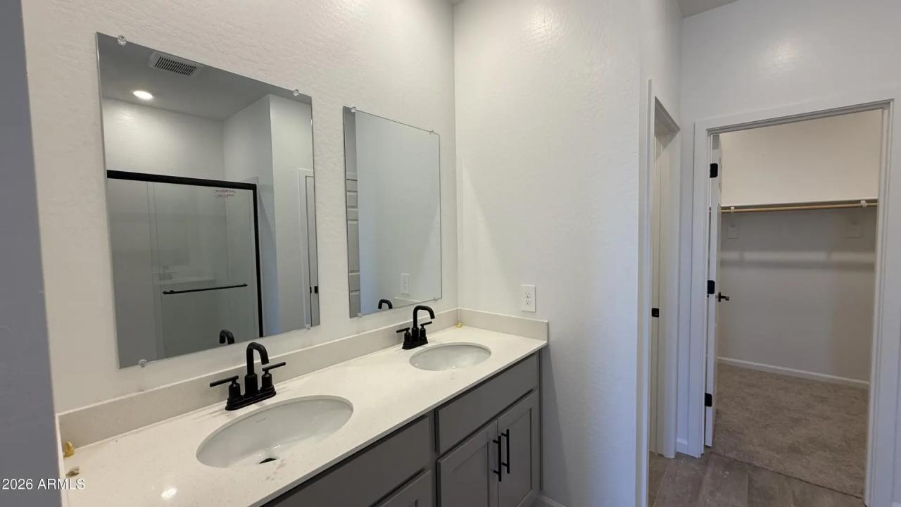 Real Estate Picture 5