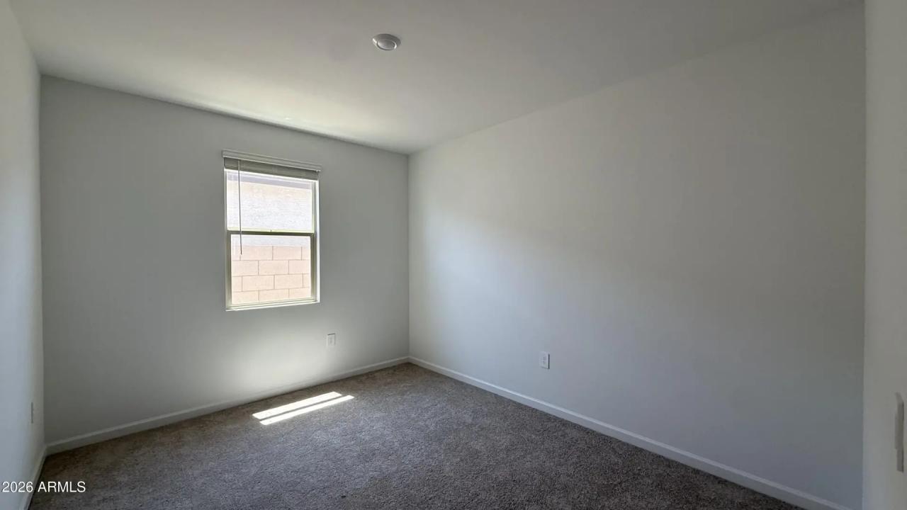 Real Estate Picture 7