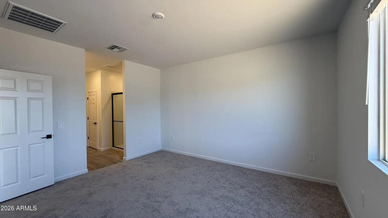 Real Estate Picture 4