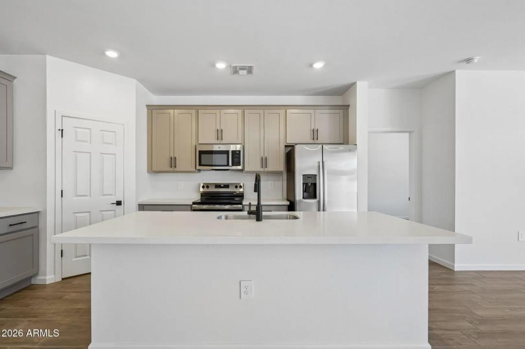 Real Estate Picture 6